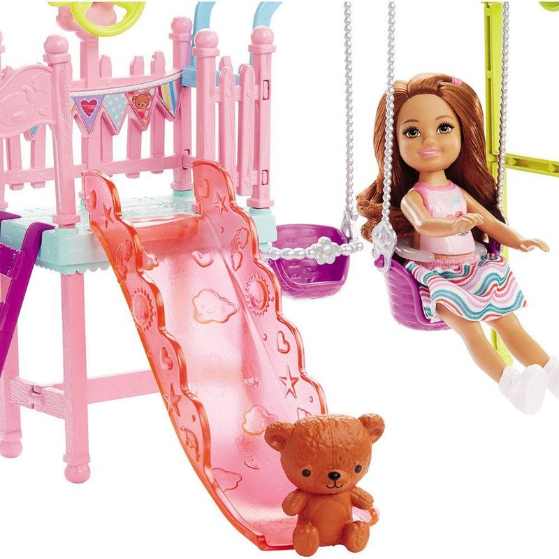 Boneca Chelsea com Playset Playground da Chelsea Mattel