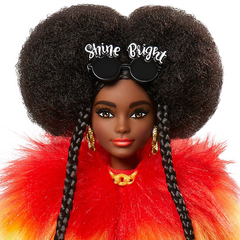 Boneca Barbie Extra - Negra com Casaco Arco - Íris - Mattel
