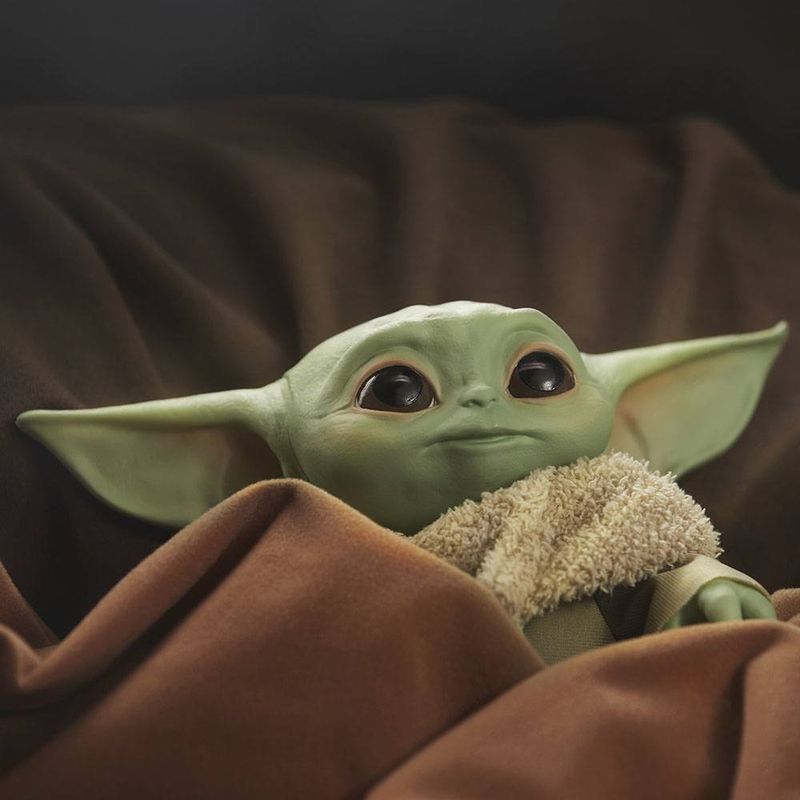 Star Wars - The Mandalorian Baby Yoda - A Criança com Movimentos